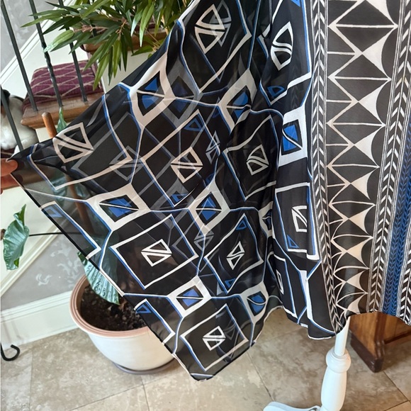 Vince Camuto, ladies XL chiffon batwing top NWOT geometrical design - Picture 6 of 15